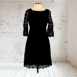 Eyelet Lilly Pulitzer Cocktail Dress in EUC . Comes with 3/4 sleeves. Si…